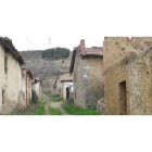 Las ayudas a zonas despobladas ha despertado la polémica. En la imagen, el pueblo leonés abandonado de Quintana de la Peña. CAMPOS