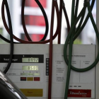 Surtidor de gasolina en una estación de servicio