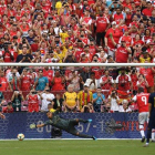 El delantero del Arsenal Lacazette tranforma el penalti del 0-1 ante el Madrid.