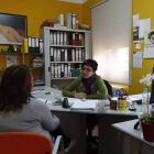 Araceli Martínez, coordinadora del centro de día de Simone de Beauvoir, con una víctima.