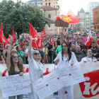 La protesta comenzó en la sede del PP y terminó frente a la Diputación, en apoyo a los mineros encerrados.