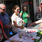 El intercambio de cigarrillos por dulces o fruta se hizo en la plaza de Lazúrtegui.