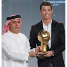 Cristiano recibió el premio Globe Soccer como el Mejor Jugador del Año, en una gala en Dubai.