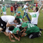 La afición celebró con los jugadores el ascenso al término del choque.