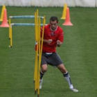 Albert Cano, en la imagen en un entrenamiento del Albacete, y Álex Pérez negocian su fichaje por la