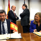 Nadal y Del Olmo firman el Convenio Marco para el impulso de los municipios mineros en presencia de De Guindos y Herrera. RAQUEL P. VIECO