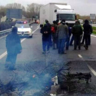 Los mineros cortaron el viernes la A-6 en San Román de Bembibre.