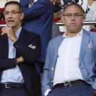 Iván Bravo, a la izquierda, junto a Felipe Llamazares en el palco del Miniestadi. MARCIANO PÉREZ