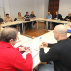 Patronal y representantes sindicales, reunidos ayer en la Cámara de Comercio.