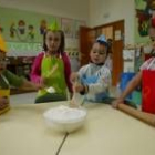Los niños dosfrutan realizando actividades conjuntas