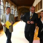 López Benito, Santos Llamas e Isabel Carrasco, ayer antes de la firma del convenio