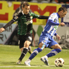 Acorán, derecha, durante un enfrentamiento de la Ponferradina ante el Betis, un partido que volverá a El Toralín el domingo.