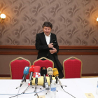 Samuel Folgueral, instantes antes de anunciar que no concurrirá a las elecciones, en rueda de prensa en el Hotel Madrid.