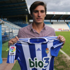 Jesús Berrocal ya luce su nueva camiseta con el dorsal número nueve.