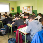 Alumnos de un instituto de la capital leonesa durante una de sus clases. F. OTERO PERANDONES