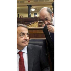 Zapatero y Rubalcaba, ayer en el Congreso.