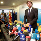El expresidente de la Generalitat, Carles Puigdemont, momentos antes de comparecer ante la prensa en Bruselas. OLIVIER HOSLET