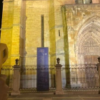 Tomando muestras de la Catedral de León y estado de la piedra del templo gótico. DL