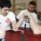 El Campeonato del Mundo de Lucha de Brazos reunió en Mansilla de las Mulas a 80 deportistas de una decena de países.