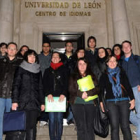 Foto de familia de uno de los grupos de alemán del Centro de Idiomas a la salida de la clase de ayer