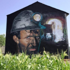 El retrato de un minero de Dadospuntocero en Igüeña fue el primer mural del municipio. DL