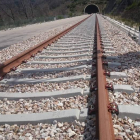 Despliegue de la vía León-Asturias sobre traviesa polivalente en ancho ibérico, junto a Pola de Gordón. MASF