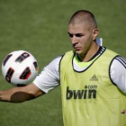 Karim Benzema en el entrenamiento de ayer en la Ciudad Deportiva de Valdebebas.