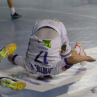 Jaime Fernández en el momento justo que se produjo la lesión ante el Granollers. SECUNDINO PÉREZ