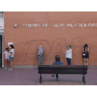 Aspecto que presentaba esta mañana el acceso al Centro de Salud Pilarica-Circular de la ciudad de Valladolid. NACHO GALLEGO