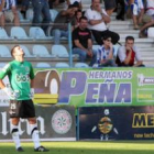 El portero de la Deportiva se lamenta de uno de los cinco goles que recibió ayer.
