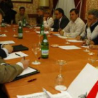La Junta de Gobierno de Gersul se reunió ayer en el Conde Luna con los responsables de los sindicato