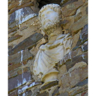 La cabeza de Marco Aurelio recuperada. A la derecha, cuando estaba en la iglesia. DL