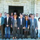 La primera foto de los candidatos de IAP que lidera Ismael Álvarez fue frente al consistorio.