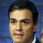 El ex secretario general del PSOE, Pedro Sánchez, durante el anuncio que realizó ayer. PACO CAMPOS