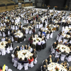 Cerca de un millar de invitados disfrutan de la cena del Festival del Botillo, en una imagen de archivo.