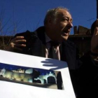 Eduardo Arroyo en la presentación del proyecto en el 2001 junto a Cecilio Vallejo.