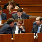 Antonio Silván, Javier García-Prieto y Juan Vicente Herrera en un Pleno de las Cortes.