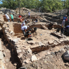 Voluntarios en la anterior excavación en la Peña del Hombre . AFB