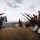 Las tropas avanzan por los terrenos que separan Murias de Rechivaldo y Castrillo de los Polvazares para recrear al detalle y con esmero uno de los episodios más agitados de las Guerras Napoleónicas. JESÚS F. SALVADORES