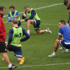 José Manuel Díaz sigue de cerca los ejercicios de sus jugadores.