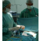 Realización de una operación en un centro sanitario de Ponferrada