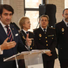 Suárez Quiñones, Marcos, Estíbaliz y el jefe de Operaciones del CNP en León, en el acto de ayer