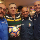 Mundo, Eusebio, Marcos y Richi, con el balón del partido. DL
