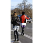 Dos mujeres ejerciendo la prostitución en Madrid.