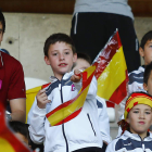 Las banderas siempre por delante