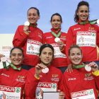 Diana, Iris, Lidia, Marta, Teresa y Alba, con el bronce por equipos.