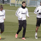 Cristiano Ronaldo, centro, junto a sus compatriotas Fábio Coentrão, izquierda, y Pepe.