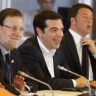 Rajoy junto al primer ministro griego, Tsipras, y el primer ministro italiano, Renzi.