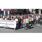 Más de un millar de mineros se manifestaron ayer en Ponferrada pidiendo limosna para los empresarios