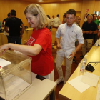 Margarita Torre, en la tarde de este martes durante las votaciones en la Junta Electoral. RAMIRO